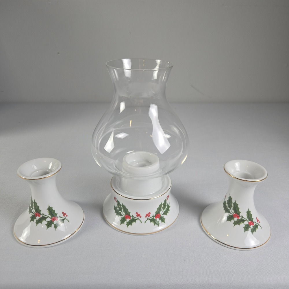 Vintage 1986 Beacon Hill Christmas Holly Candle Holders Hurricane Lamp Gold Trim